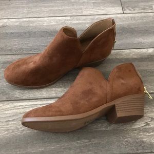 BRAND NEW BROWN BOOTIES